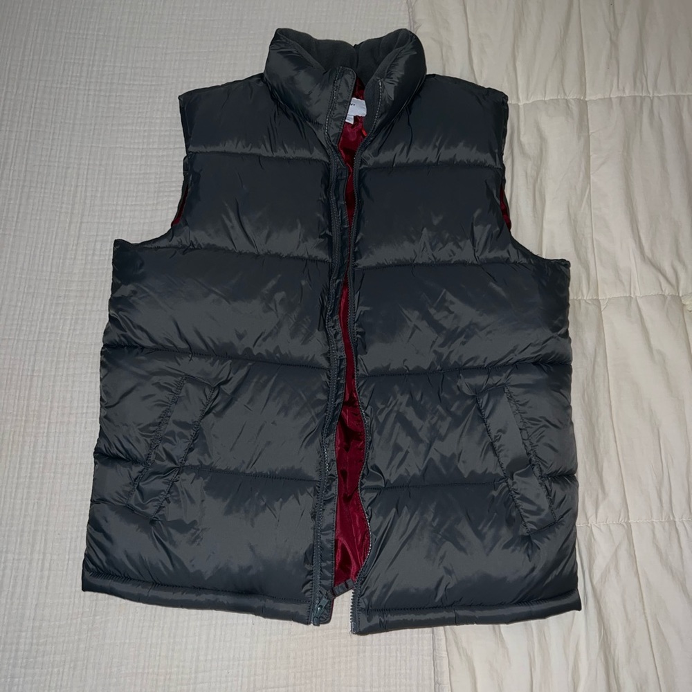Grey men’s puffer vest